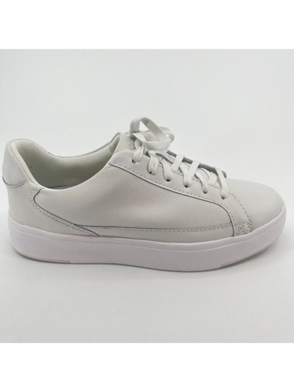 Kizik Vegas Womens 6.5 White Athletic Leather Walking Hands Free Shoes Sneakers